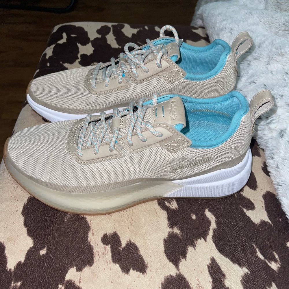 Brand new never worn Columbia pfg shoes